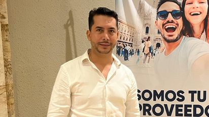 Cesáreo Aponte, director general de Azabache, en Cancún Travel Mart.