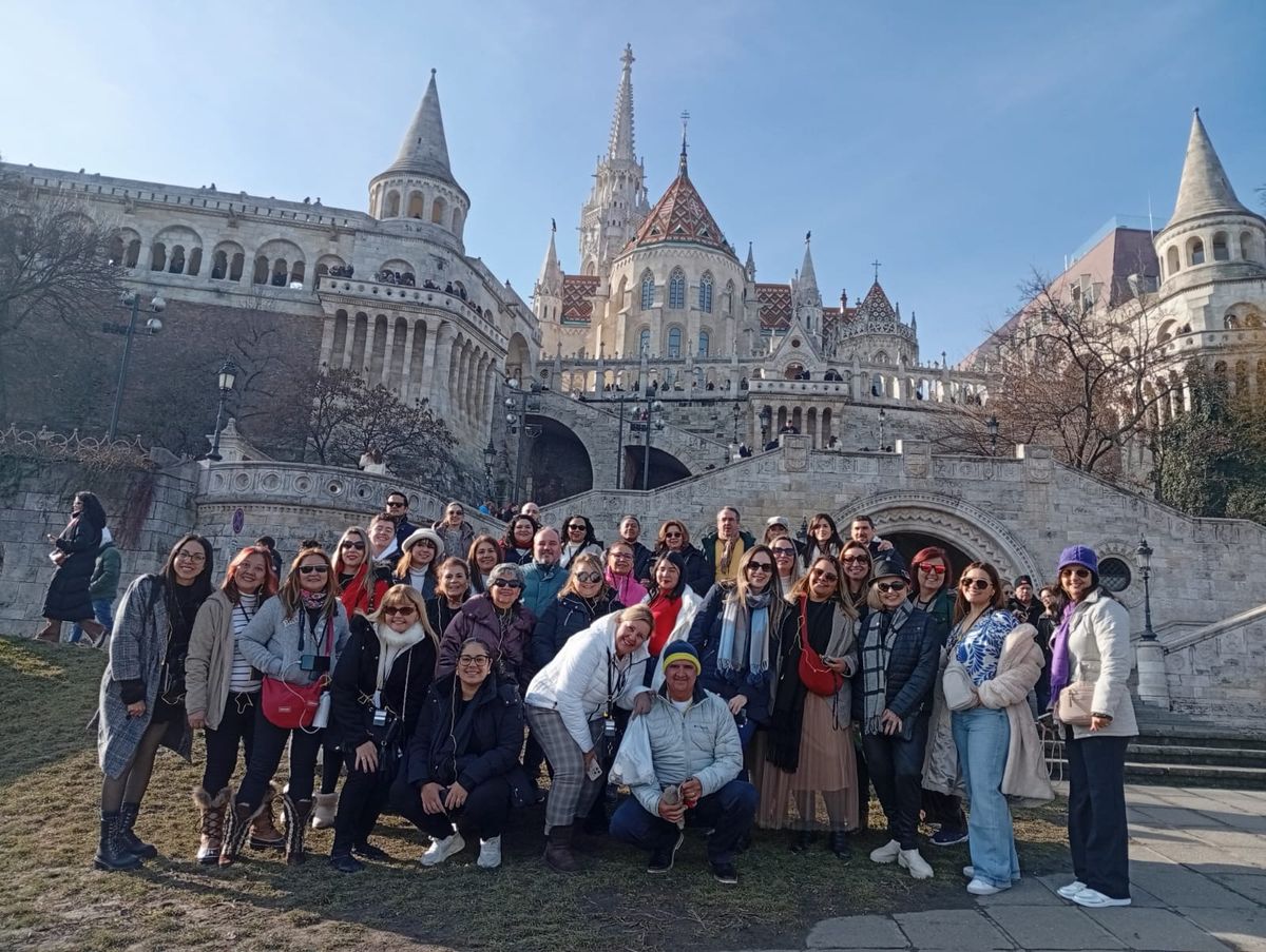 Grupo de agencias de viajes participantes en el fam trip de Surland durante su recorrido por Ciudades Imperiales.