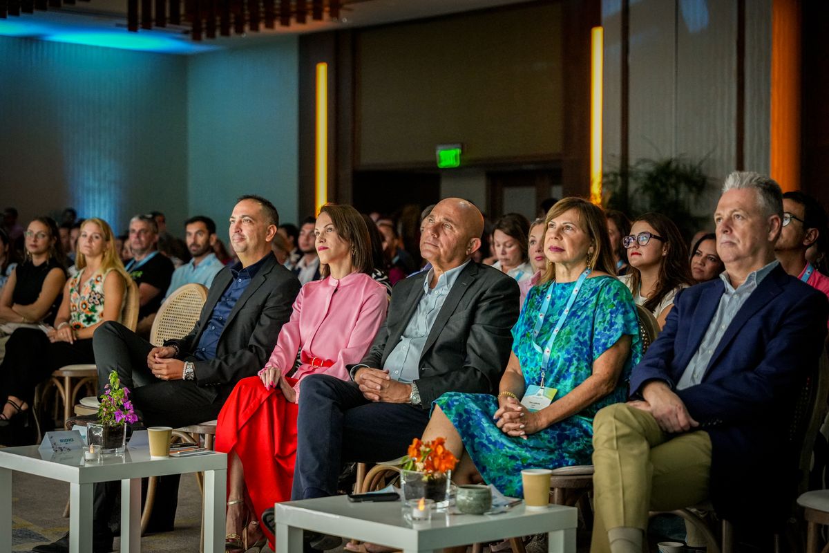 Foto tomada durante el evento de apertura de Aruba Global Travel Conference.