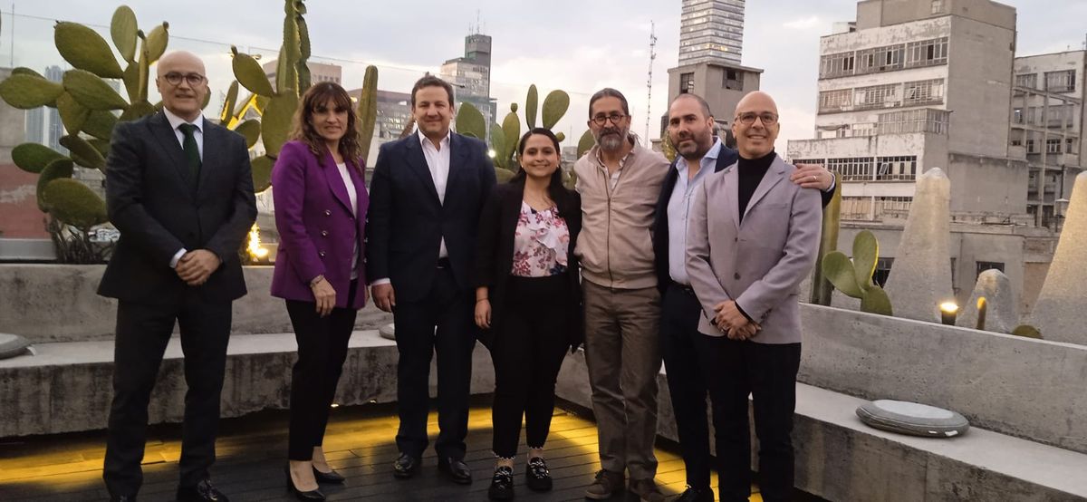 Al evento de Pe-Tra Operadora asistieron Ángel López, jefe de ventas de Tra-Bax; Cecilia Cruz, gerente de ventas de City Express; Roberto Trauwitz, director general de Pe-tra; Dulce García y Pedro Berruecos, representantes de Arizona; Carlos Granados, ejecutivo de cuenta de Royal Caribbean y José Ramírez, representante de St. Pete Clearwater.