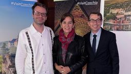Martin Tusl, jefe de la Sección Económica y Comercial de la Embajada de República Checa en México, junto a Estela de Buen y Petr Lutter.
