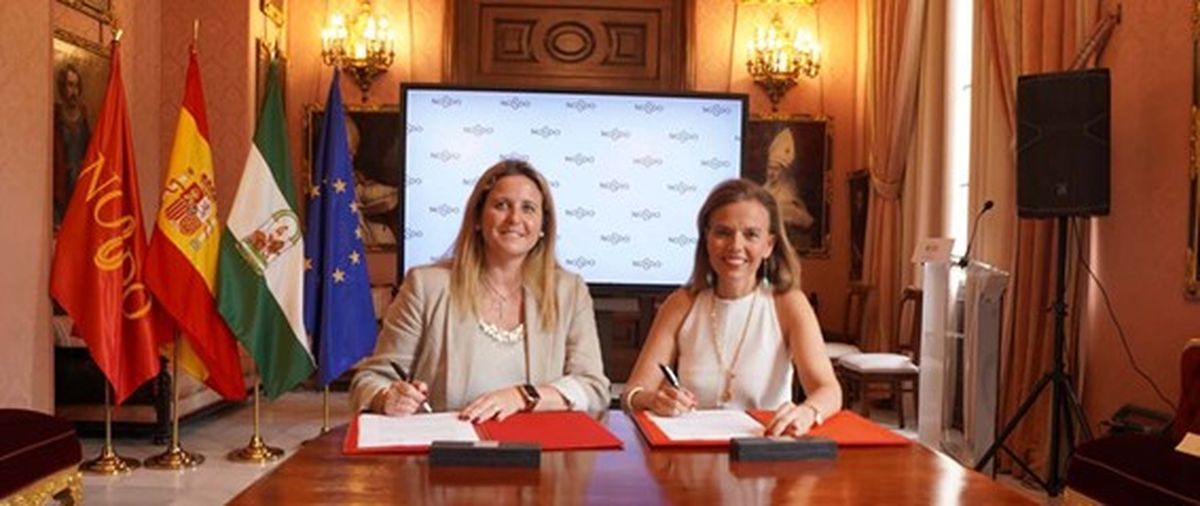 La concejala delegada de Turismo del Ayuntamiento de Madrid, Almudena Maíllo, y la delegada de Turismo y Cultura de Sevilla,&nbsp;Angie Moreno.