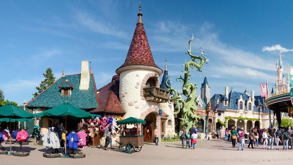 Disneyland Paris se encuentra a 32 km. de la capital francesa.