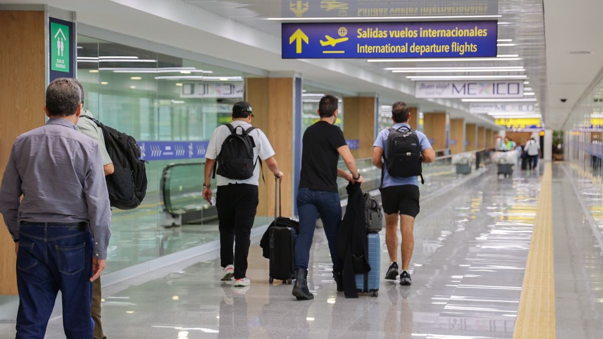 El director del AICM señaló que, a pesar de los inconvenientes,  la remodelación de la terminal va 