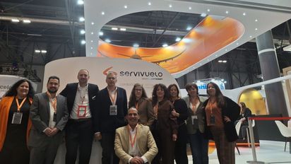 Equipo de Servivuelo en el stand de Fitur