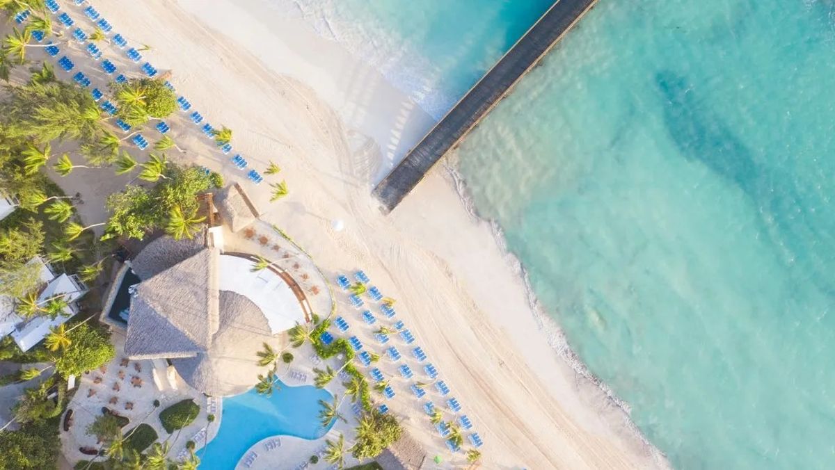 Impressive ofrece escenarios inigualables como un espectacular pasarela sobre el mar de 90 metros que se adentra en el océano.