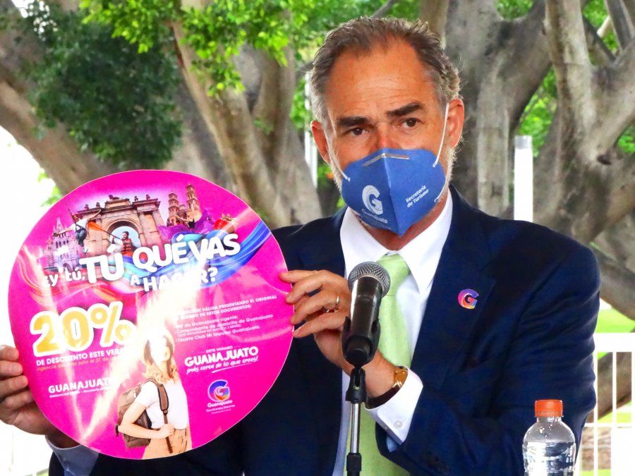 Juan José Álvarez Brunel presentando la nueva campaña de Guanajuato.