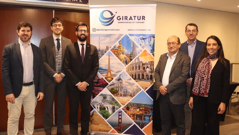 Diego Muñoz, director comercial de Giratur en España; Francisco Rodríguez, director para Colombia de Giratur; Petr Lutter, director de CzechTourism para América Latina; y María Alejandra Rodríguez, subdirectora de Giratur.