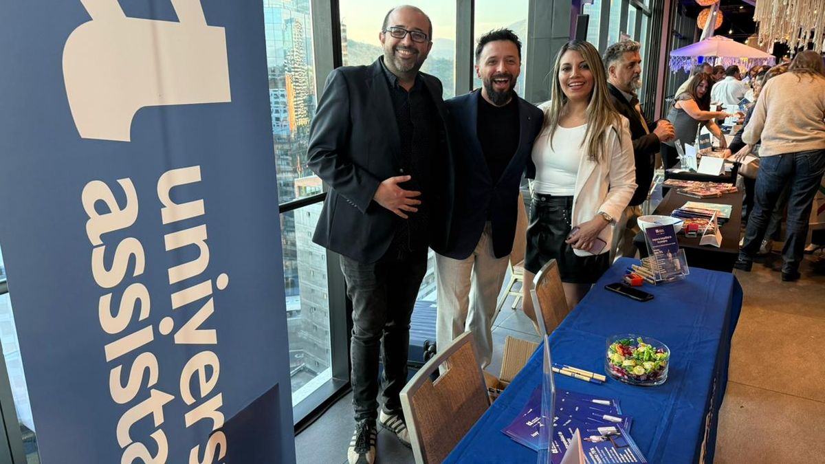 Equipo de Universal Assistance. Equipo de Universal Assistance.