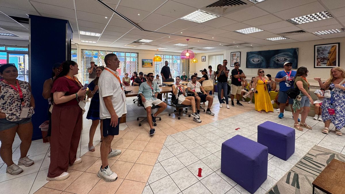 Caminata por Ser'i Otrobanda, un lugar que ofrece increíbles muestras de arte callejero de algunos de los artistas locales más populares de Curazao. 