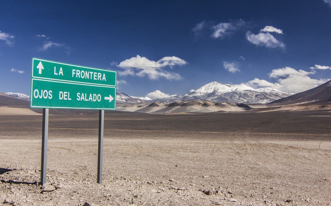 Turismo en Argentina: las temperaturas en el volcán Ojos del Salado pueden alcanzar los 20° bajo cero. Turismo en Argentina: las temperaturas en el volcán Ojos del Salado pueden alcanzar los 20° bajo cero.