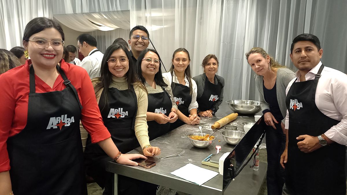 Representantes de mayoristas, agencias de viajes y aerolíneas participaron en MasterClass culinaria organizada por la Autoridad de Turismo de Aruba.