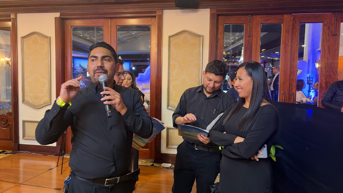 Óscar Loarte, gerente comercial de Decameron en Ecuador, en lanzamiento de programa Agents Rewards en Quito. 