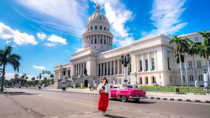 Cuba te invita a vivir unas vacaciones inolvidables entre la historia vibrante de La Habana y las playas paradisíacas de Varadero.