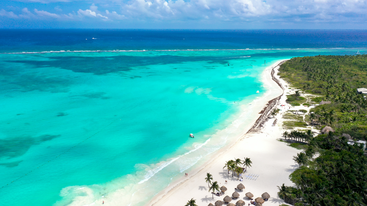 Playa del Carmen se presenta como una joya del Caribe mexicano. Playa del Carmen se presenta como una joya del Caribe mexicano.