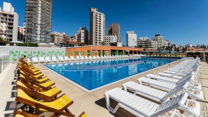 Verano: ¿cuánto sale alquilar una reposera en Mar del Plata?