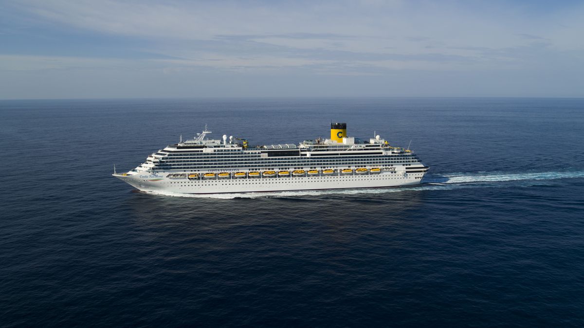 El Costa Favolosa, uno de los dos cruceros que operará itinerarios de entre 4 y 9 días desde Buenos Aires hacia Brasil y Uruguay.