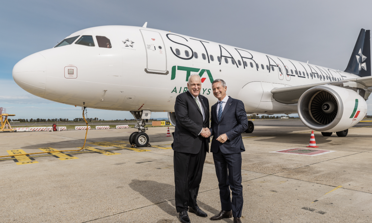 DIrectivos de ITA Airways y Star Alliance, tras la incorporación de la aerolínea italiana a la alianza.