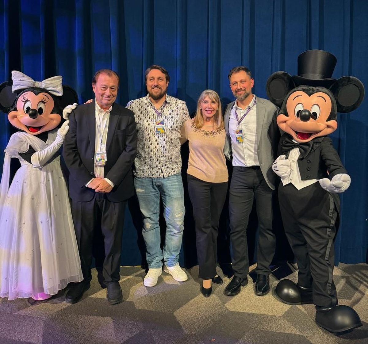 Juan Toselli junto a sus esposa e hijos han acompañado todas las salidas de quinceañeras de Juan Toselli International Tours.