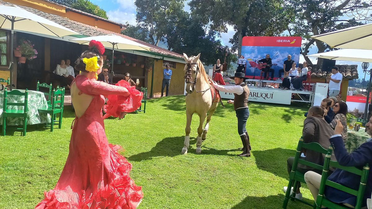 Evento de Iberia fue amenizado por baile flamenco. 