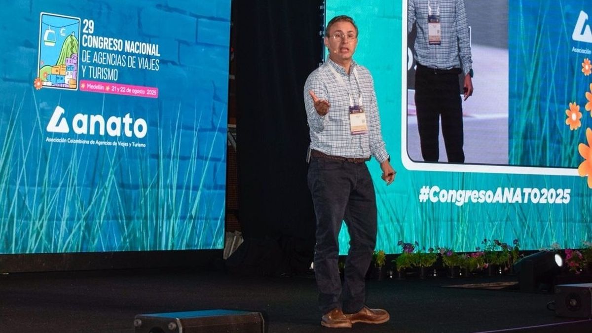 Nicolás Uribe presentó su conferencia “Fundamentos de Inteligencia Artificial para una vida más productiva y feliz”&nbsp;en el marco del Congreso Nacional de Anato 2025.