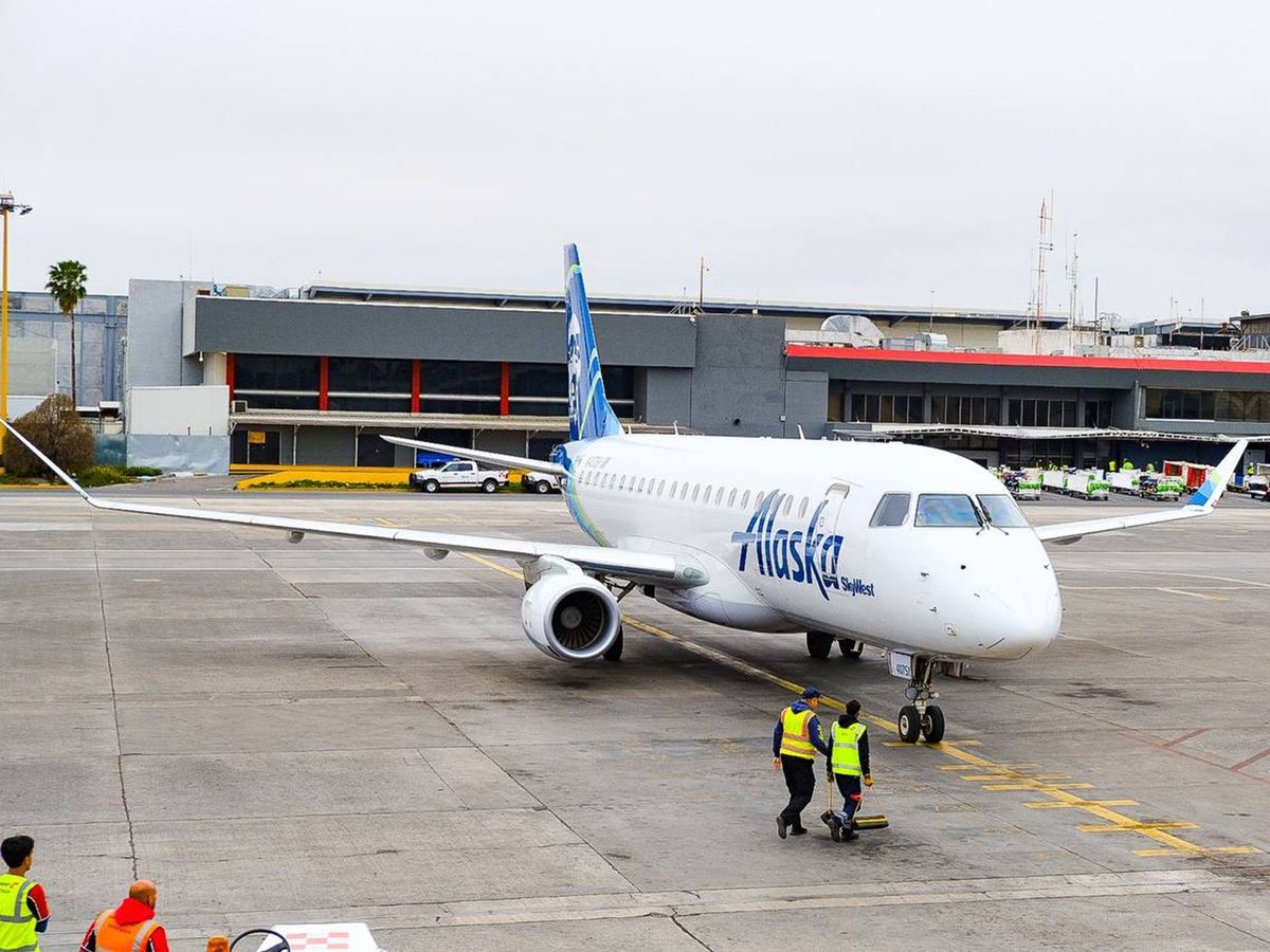 Se inauguró la nueva ruta áerea Monterrey-Los Ángeles operada por Alaska Airlines.
