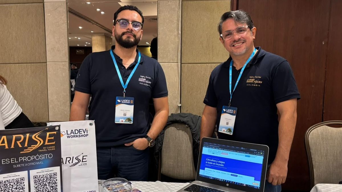 Sergio Avendaño y Carlos Aponte, de Arise by Caribe Travel Tours, en el marco de Ladevi Workshop Bogotá 2026-2 .