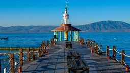 El lago de Chapala, ubicado muy cerca de Guadalajara, es el más grande de México.