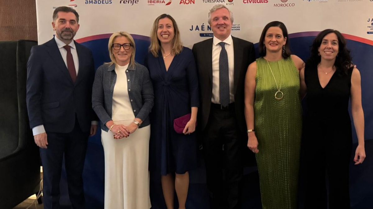 El gran equipo de CEAV, responsables de la organización de la 8ª Cumbre Mundial de Asociaciones Agencias de Viajes.