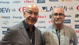 Erwin Romero y Jaime Rogel, fundadores de J&E Cruceristas, en Fitur 2026.