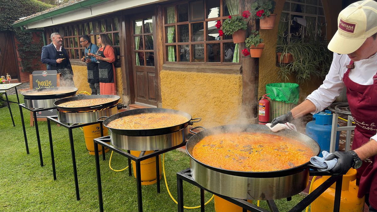 Evento de Iberia en Finca Yaruquí incluyó una masterclass para preparar paella.
