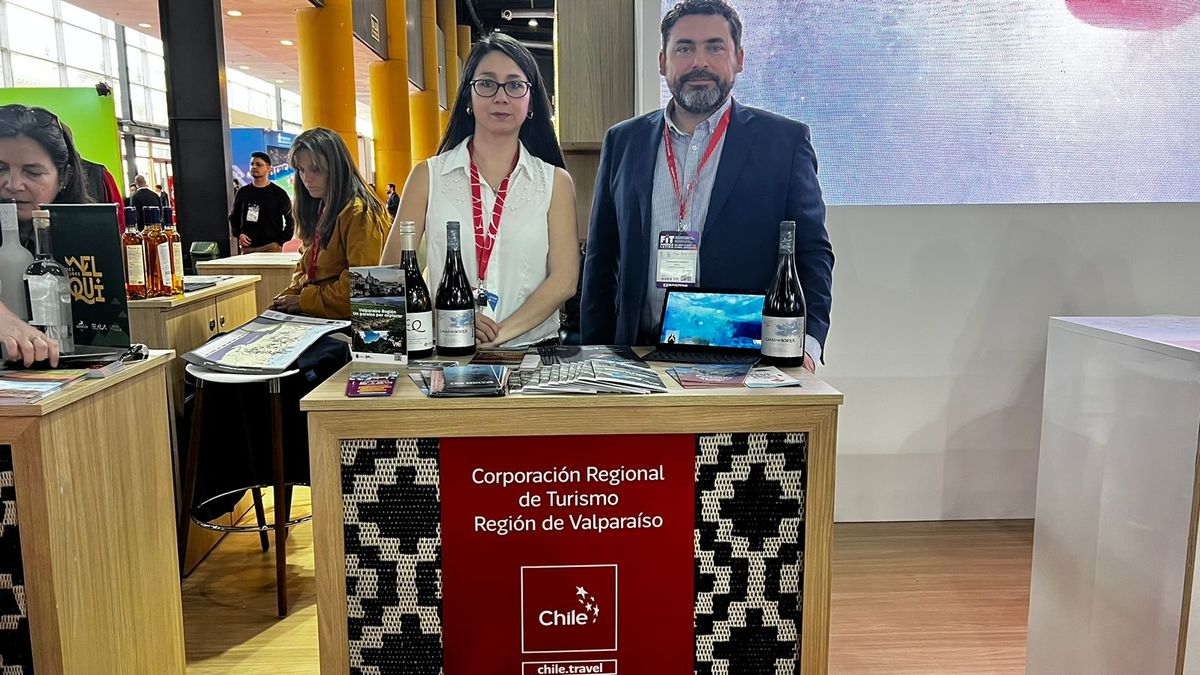 Francisco Godoy, gerente general de Corporación Regional de Turismo de Valparaíso; y Jimena Basaes, encargada de Marketing de la entidad.