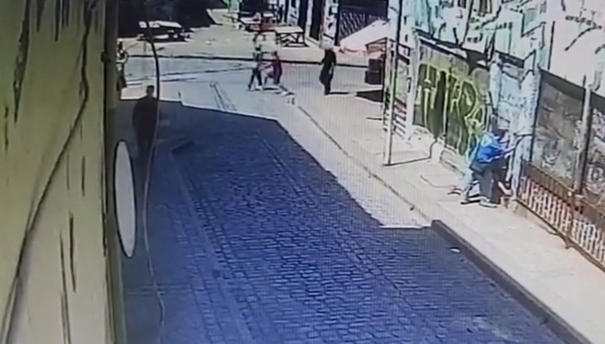 Delincuente fue detenido por la SIP de Carabineros, donde ya lo tenían identificado por delitos contra turistas. - Ladevi Medios y Soluciones Delincuente fue detenido por la SIP de Carabineros, donde ya lo tenían identificado por delitos contra turistas.