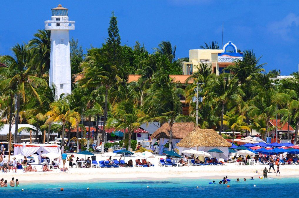 Un relevamiento realizado por Sectur en el primer cuatrimestre de 2022 registró la llegada de 6 millones 787 mil turistas internacionales vía aérea a México.