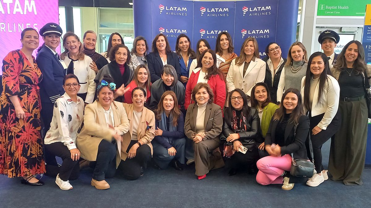 Alrededor de 50 empresarias, artistas, deportistas y mujeres líderes ecuatorianas en distintos espacios, provenientes de Quito y Guayaquil, participaron en el evento de Latam Airlines por el Mes de la Mujer. - Ladevi Medios y Soluciones Alrededor de 50 empresarias, artistas, deportistas y mujeres líderes ecuatorianas en distintos espacios, provenientes de Quito y Guayaquil, participaron en el evento de Latam Airlines por el Mes de la Mujer.