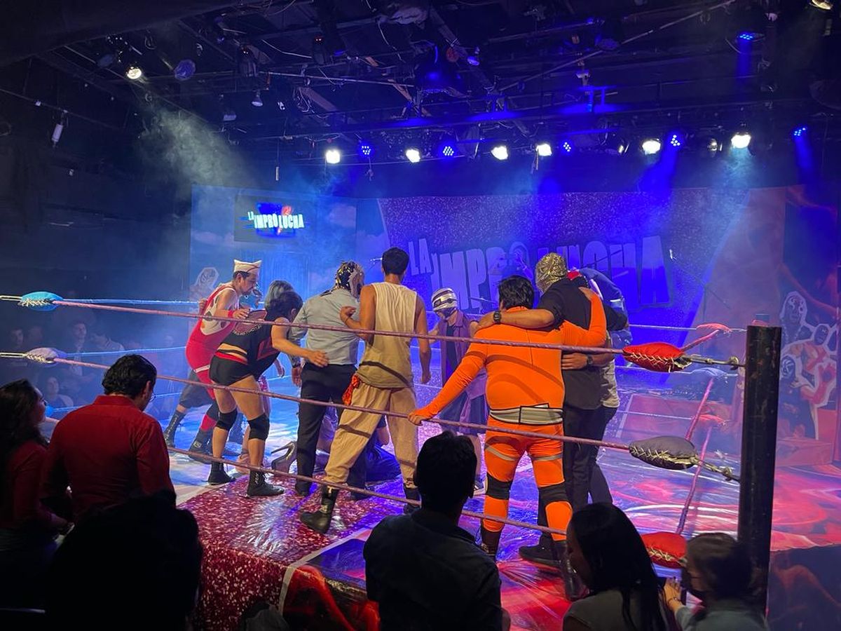 Pe-Tra Operadora invitó a sus socios comerciales más relevantes a disfrutar del espectáculo Impro Lucha, en el Foro Shakespeare.