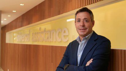 Universal Assistance incorpora un chatbot de inteligencia artificial