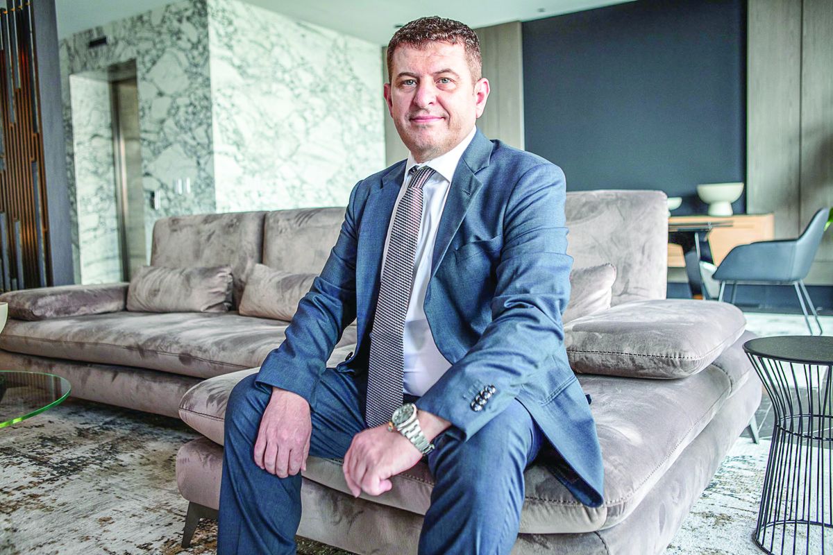 El director general de Mega Travel, Ercan Yilmaz, celebró el reconocimiento de World Travel Awards como Mexicos Leading Travel Agency 2022.