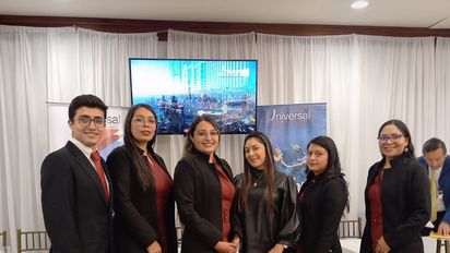 Equipo Universal de Viajes, incluida Cecilia Paredes.&nbsp;