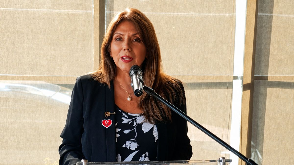 La directora de PromPerú en Chile, María Teresa Villena, durante la presentación.