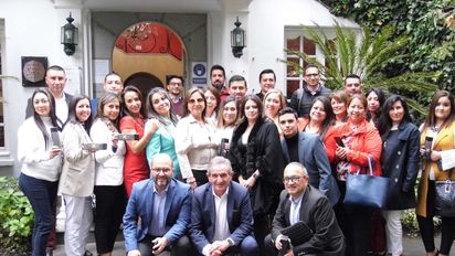 Manlio Carpizo (Celebrity Cruises), junto a directivos de Viajes Amazonas, incluido Germánico Maya e; importantes agencias de viajes y mayoristas asistentes al seminario en Quito.