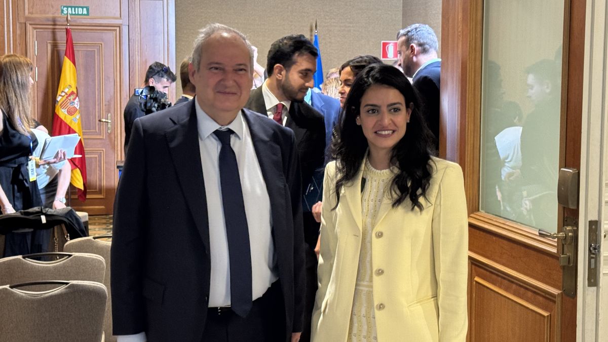 Jordi Hereu, ministro de Industria y Turismo de Espana, y Shaikha Nasser Al Nowais, secretaria general de ONU Turismo.