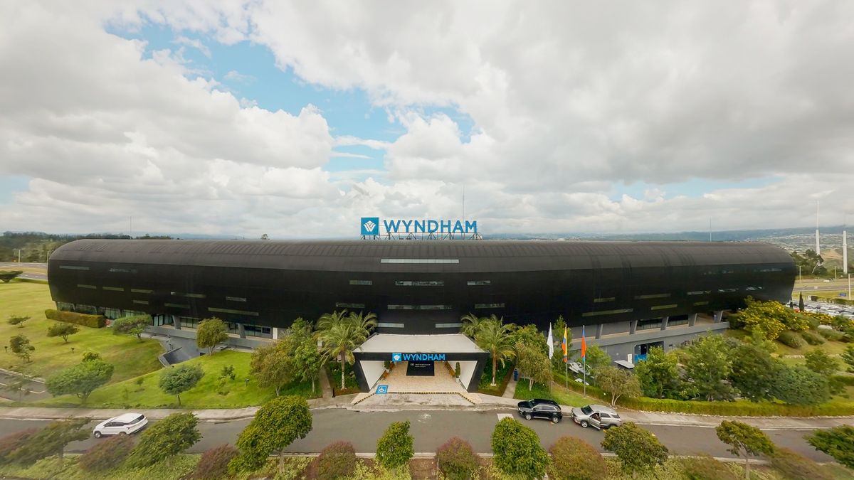 El hotel Wyndham Quito reconocido como Airport Mejor Hotel de Aeropuerto – Skytrax y Hotel Favorito de los Viajeros. - Ladevi Medios y Soluciones El hotel Wyndham Quito reconocido como Airport Mejor Hotel de Aeropuerto – Skytrax y Hotel Favorito de los Viajeros.