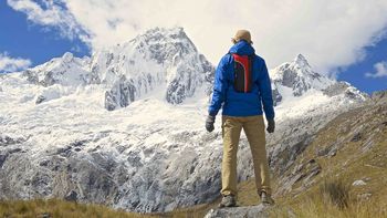 Vista del Nevado Huascarán desde Cochapampa, en Áncash, Perú.&nbsp;