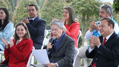 El presidente de Ecuador, Guillermo Lasso; junto a otras autoridades anunciaron la eliminación del uso obligatorio de mascarilla al interior del país.