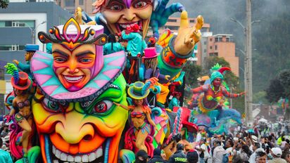 Los festivales de Colombia llenan de color música y tradición las calles del país celebrando su rica diversidad cultural y alegría.