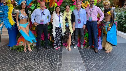 Marco Leal y Andre Roger de la Oficina de Turismo de Curazao recibieron a los visitantes del Curazao Global Symposium 2022.