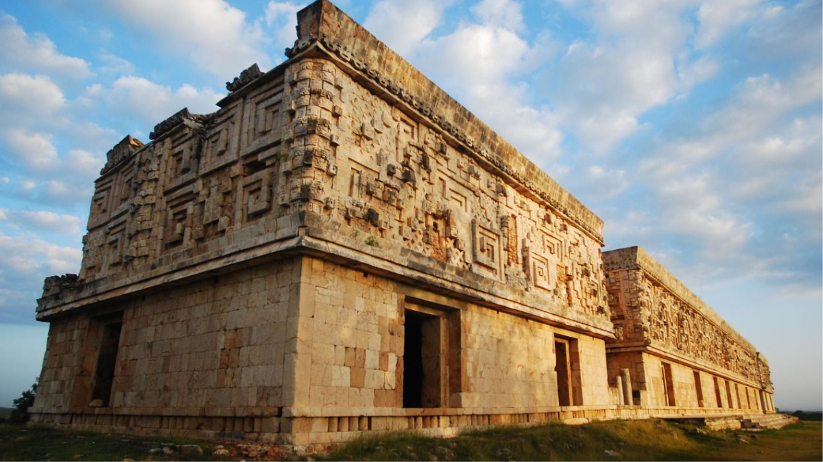 Se cree que la zona arqueológica de Uxmal fue fundada por la tribu de los Xiues.