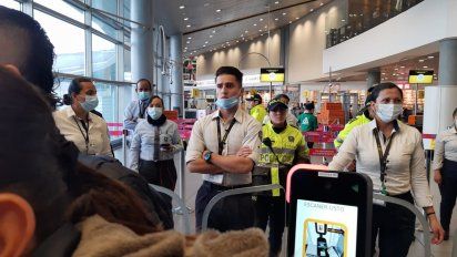 Viva Air: las protestas de pasajeros y trabajadores de la empresa son varias después del sorpresivo anuncio de la compañía.