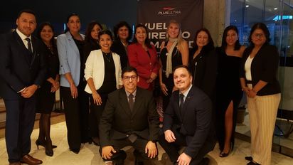 El equipo completo de Plus Ultra celebrando su 8vo aniversario de operaciones en Perú.